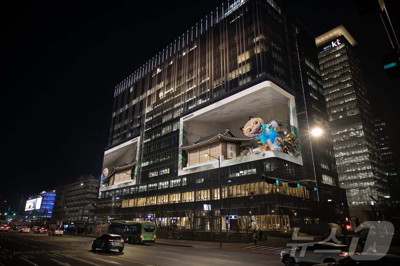 (서울=뉴스1) = 삼성전자가 지난 11일 언팩 초청장을 공개 후, 한국·미국·영국 등 전 세계 14개국 17개 주요 랜드마크에서 새로운 갤럭시 신제품의 갤럭시 AI 기능을 소개하 …