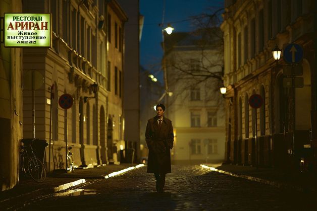 '휴민트' 고독한 조인성→마주 선 박정민·신세경…액션·멜로 스틸