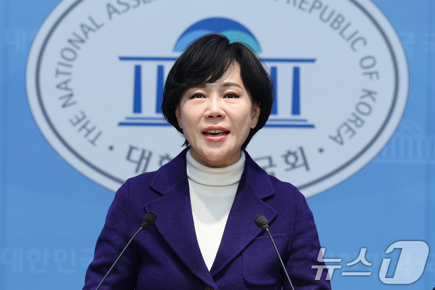 (서울=뉴스1) 신웅수 기자 = 서울시장 출마를 선언한 전현희 더불어민주당 의원이 13일 서울 여의도 국회 소통관에서 청소년 무상통학 정책을 발표하고 있다. 2026.2.13/뉴스 …