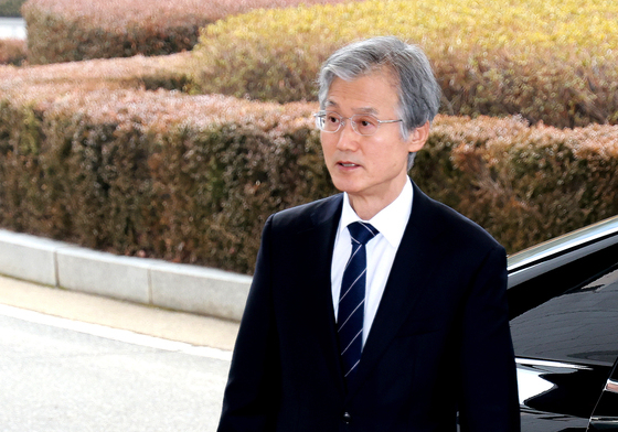 출근하는 조희대 대법원장