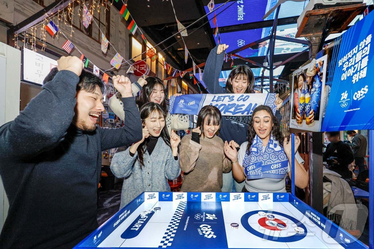 (서울=뉴스1) = 2026 밀라노-코르티나 동계올림픽 공식 파트너 카스가 오는 21일까지 전국 20곳의 주요 업장과 협업해 ‘카스 올림픽 스테이션’을 운영하며 응원 마케팅을 전개 …