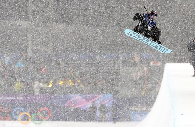 폭설 속 연기 펼치는 최가온