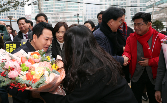 장동혁 대표·송언석 원내대표, 중림복지관 방문