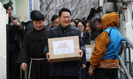 장동혁 대표, 쪽방촌에 온정 전달