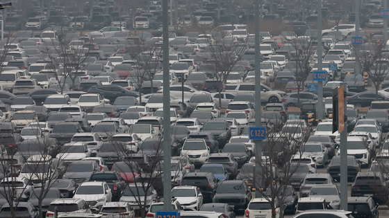 차량으로 가득한 인천공항 주차장