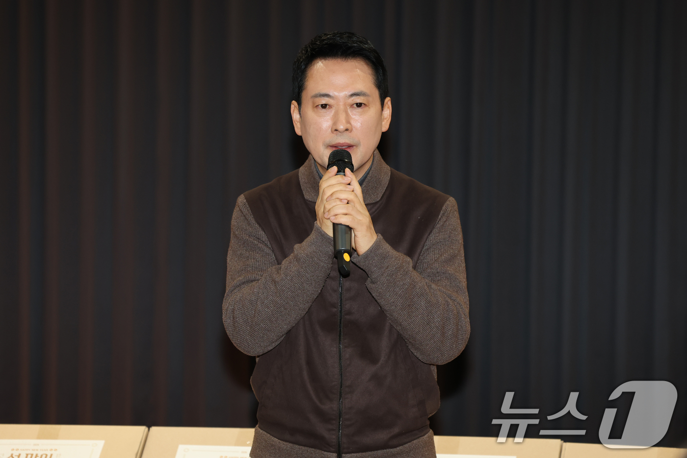 (서울=뉴스1) 김명섭 기자 = 장동혁 국민의힘 대표가 13일 오전 서울 중구 중림종합사회복지관에서 설맞이 봉사활동에 앞서 인사말을 하고 있다. (공동취재) 2026.2.13/뉴스 …