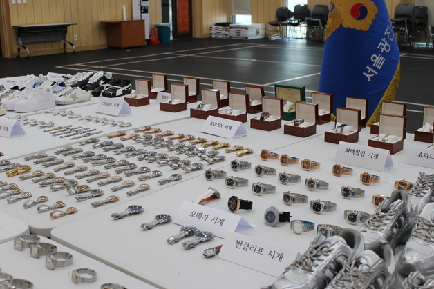 '짝퉁 명품' 35억원어치 수입·유통한 일당 덜미…유통업자 2명 구속