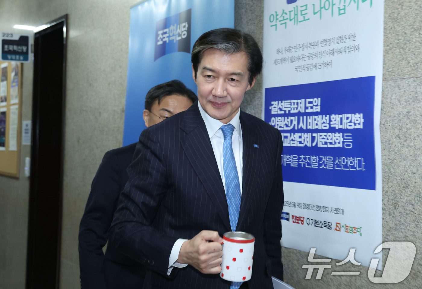 (서울=뉴스1) 신웅수 기자 = 조국 조국혁신당 대표가 13일 서울 여의도 국회에서 열린 비공개 당무위원회에 참석하고 있다. 2026.2.13/뉴스1