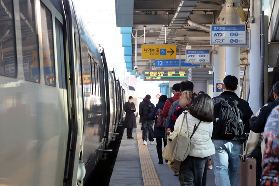 북적이는 귀향객 행렬