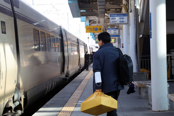 "양 손 가득" 귀향길