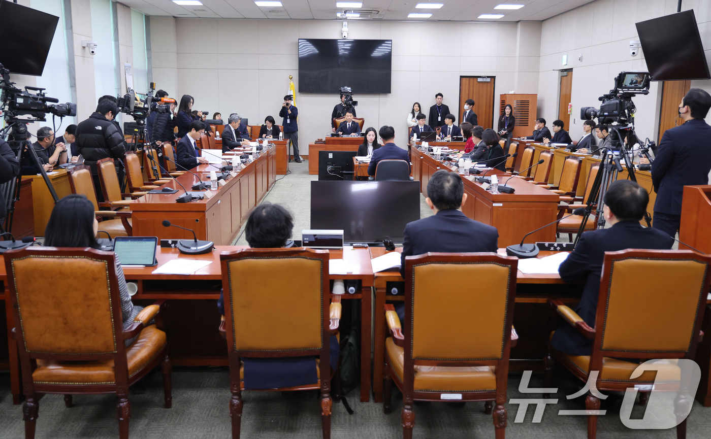 (서울=뉴스1) 신웅수 기자 = 13일 서울 여의도 국회 법제사법위원회 법안심사제1소위원회에서 상법 개정안 관련 공청회가 열리고 있다. 2026.2.13/뉴스1