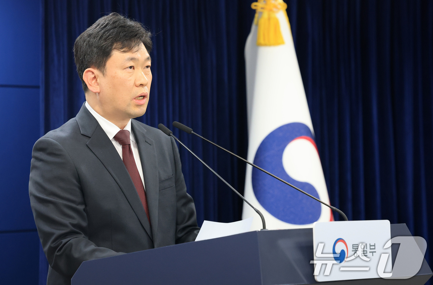 (서울=뉴스1) 임세영 기자 = 윤민호 통일부 대변인이 13일 서울 종로구 정부서울청사에서 열린 정례 브리핑에서 김여정 당 중앙위 부부장 담화에 대한 통일부 입장을 발표하고 있다. …