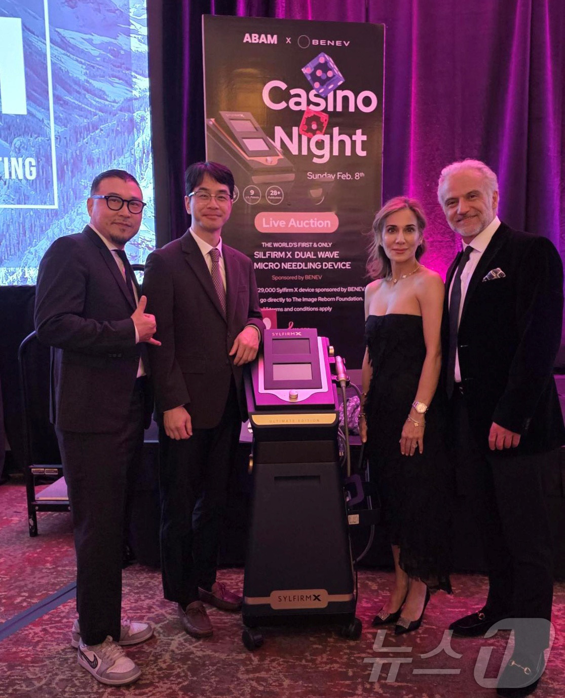 (서울=뉴스1) = 비올이 미국 파트너사 베네브와 함께 미국 유타주 파크시티에서 지난 5일부터 8일(현지시간)까지 열린 미국∙브라질 미용 성형외과 학회 ABAM에서 의료기기 실펌엑 …