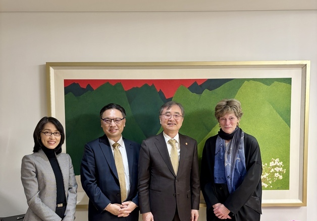 조현 "팩트시트 신속 이행 여건 조성해야"…코리아소사이어티 대표단 면담