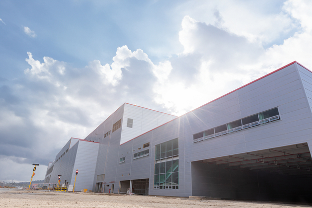 SKC, 이차전지·반도체 매출 동반성장…올해 흑자전환 가능성