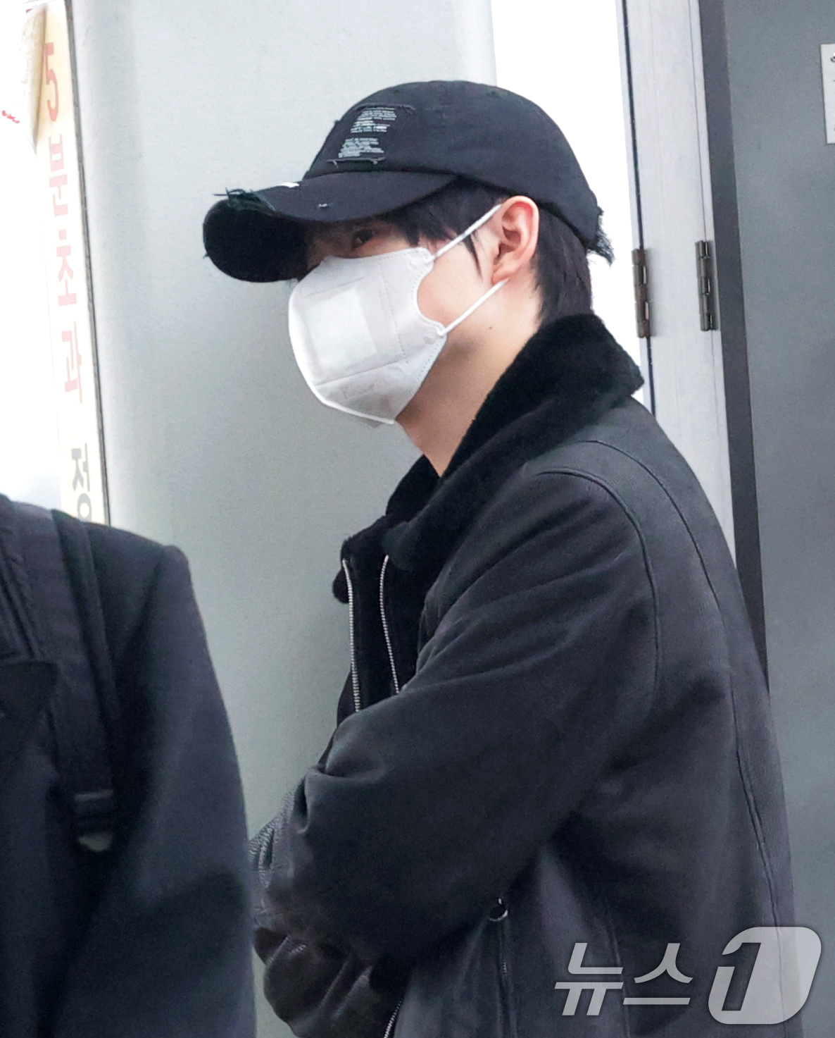 (인천공항=뉴스1) 권현진 기자 = 그룹 NCT 드림 천러가 콘서트를 위해 13일 인천공항을 통해 태국 방콕으로 출국하고 있다. 2026.2.13/뉴스1