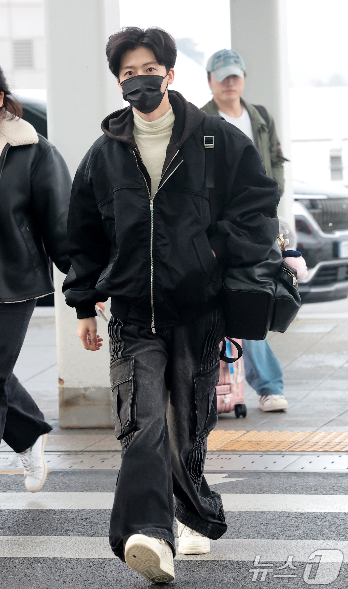 (인천공항=뉴스1) 권현진 기자 = 그룹 NCT 드림 제노가 콘서트를 위해 13일 인천공항을 통해 태국 방콕으로 출국하고 있다. 2026.2.13/뉴스1