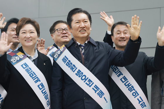 손 흔드는 정청래 대표