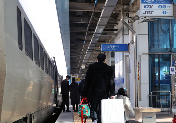 두 손 무거운 귀향길