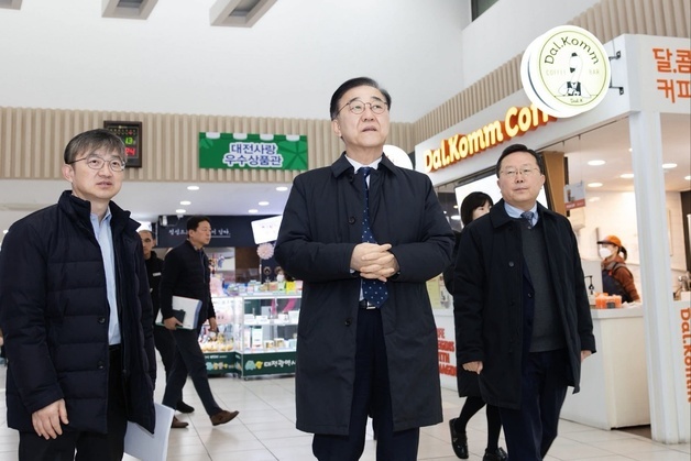 2+1 할인상품 없는 고속道 휴게소…김윤덕 "개선 방안 마련"