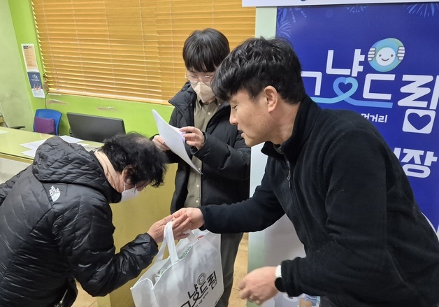 "잘 먹었네, 고마워요"…음식 무료 '그냥드림' 위기가구도 찾아낸다