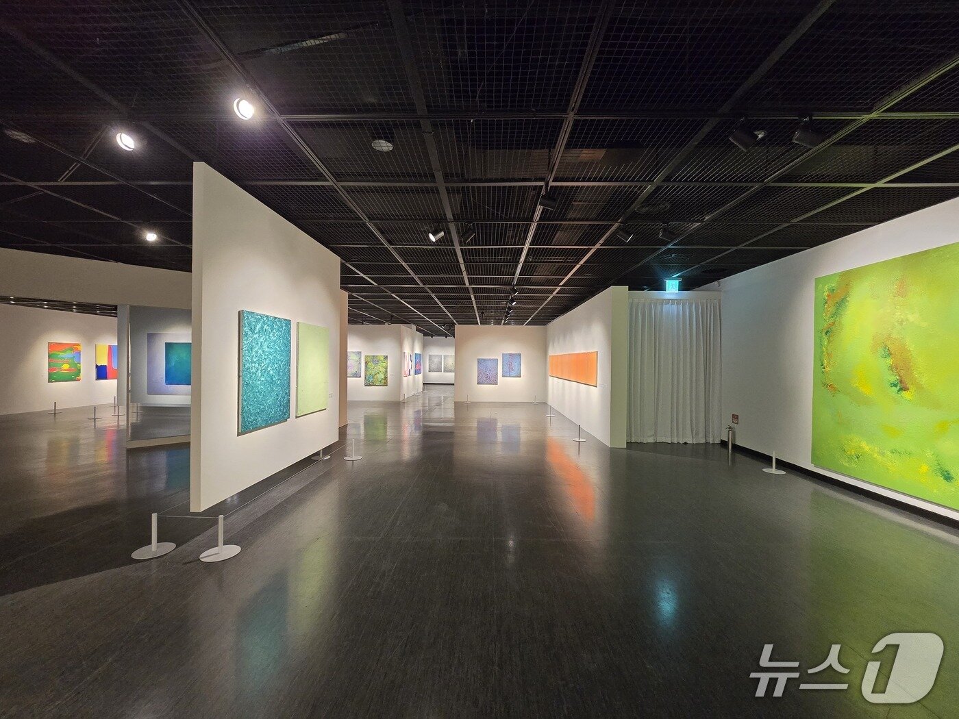 본문 이미지 - 김수철 '소리그림' 전시 전경 ⓒ 뉴스1 김정한 기자