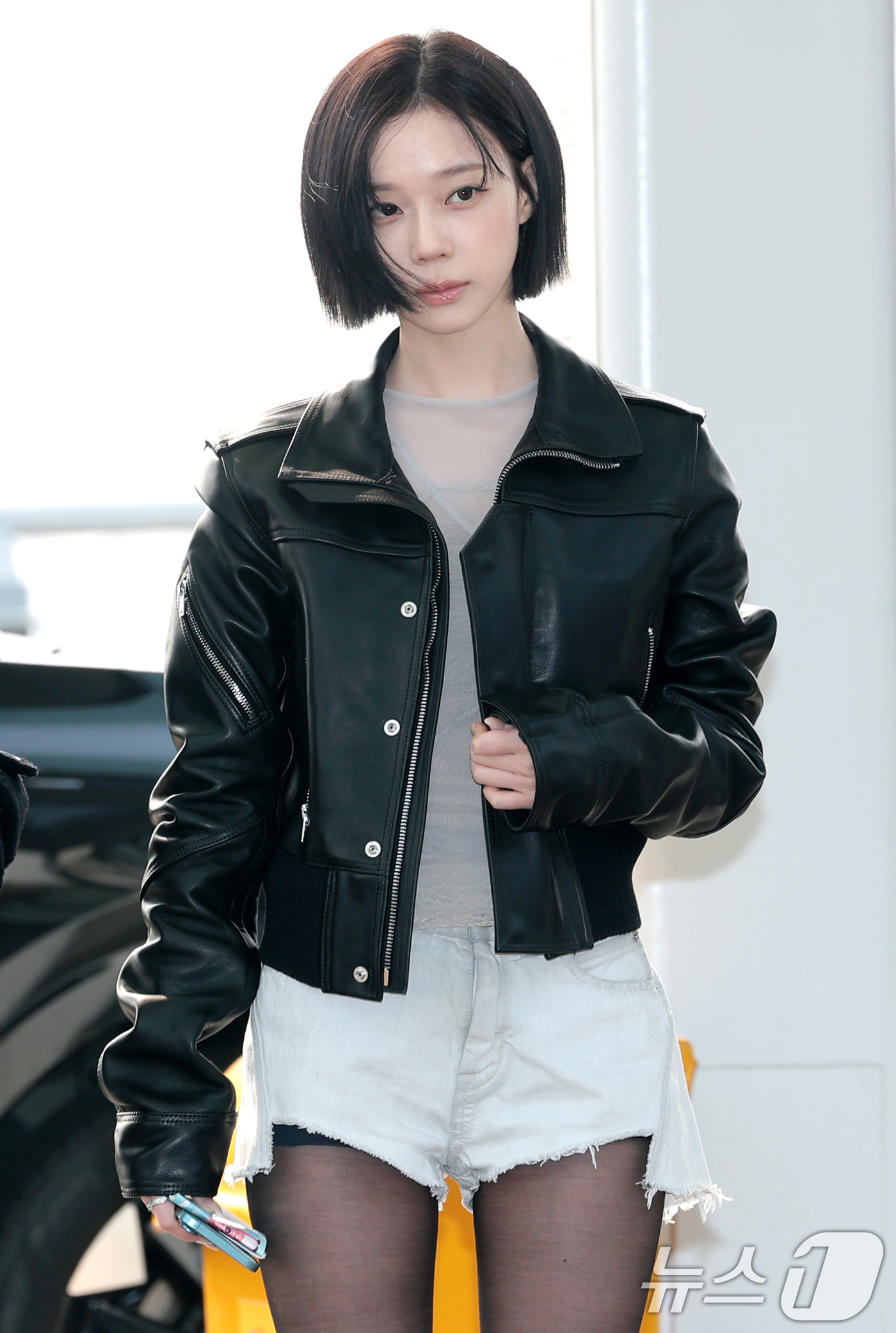 (인천공항=뉴스1) 권현진 기자 = 그룹 에스파 윈터가 콘서트를 위해 13일 인천공항을 통해 태국 방콕으로 출국하고 있다. 2026.2.13/뉴스1