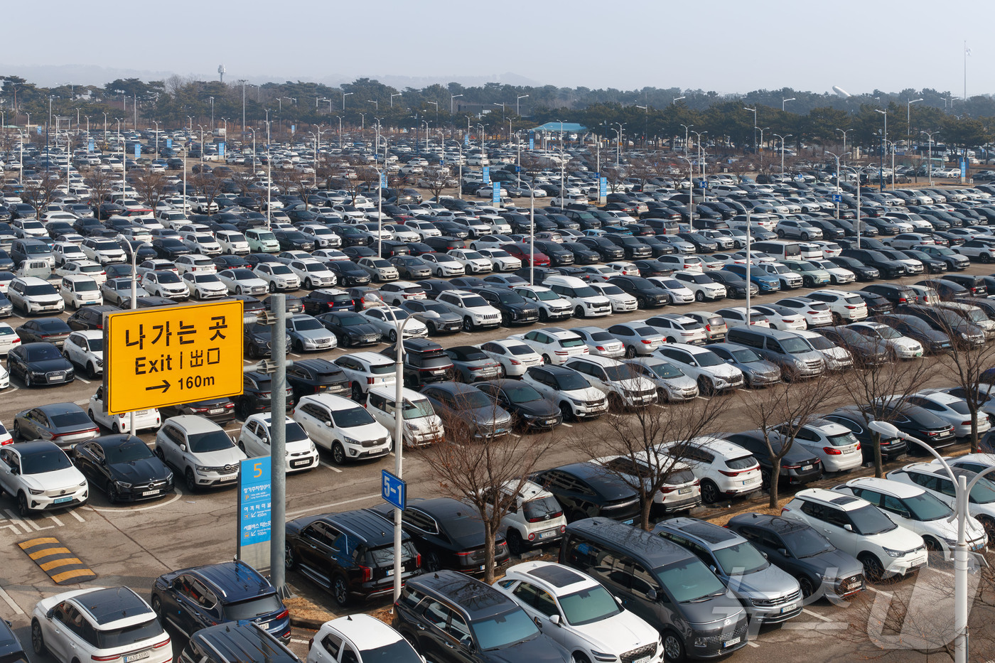 (인천공항=뉴스1) = 인천국제공항공사는 이번 설 연휴 기간(13일~18일) 특별교통대책을 시행해 여객혼잡을 완화할 계획이라고 밝혔다.이번 설 연휴기간 예상되는 총 출입국 여객은 …