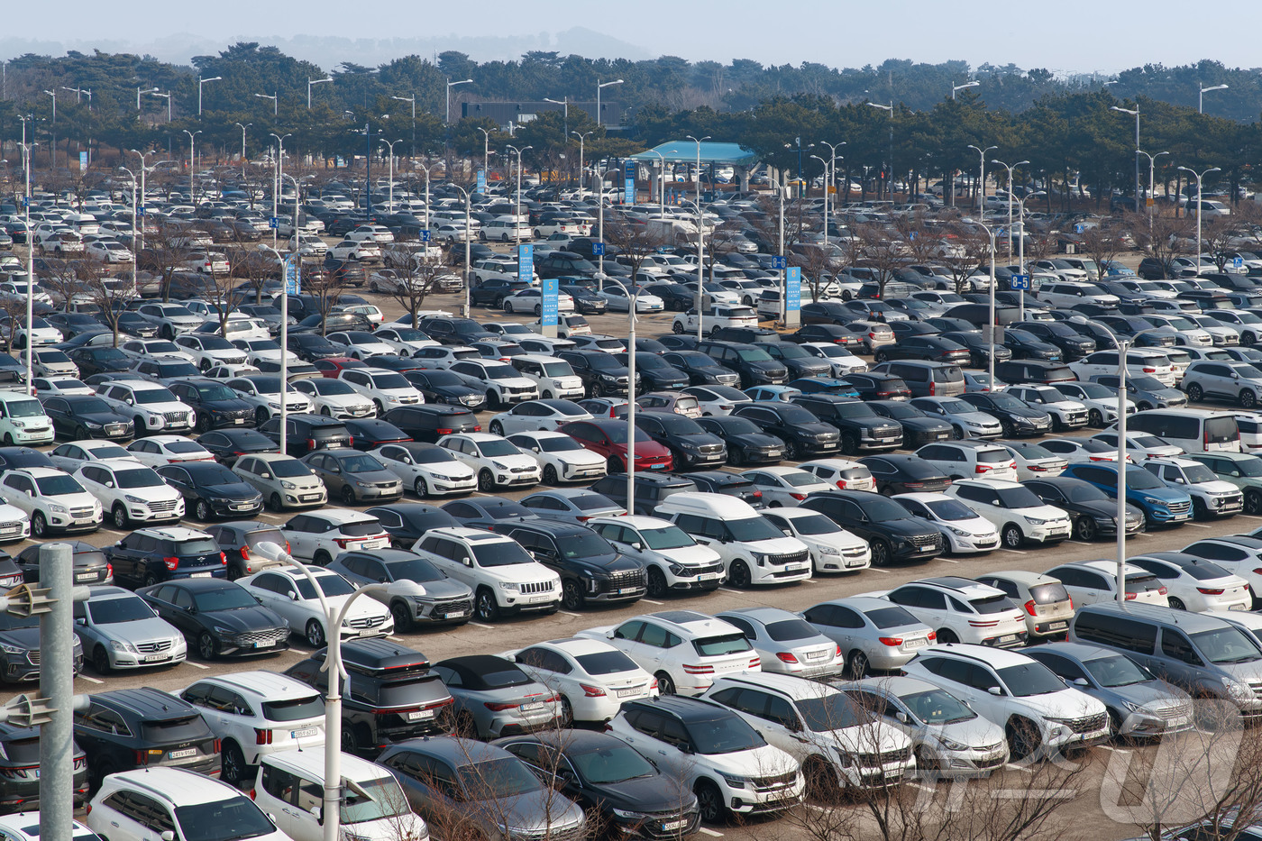 (인천공항=뉴스1) = 인천국제공항공사는 이번 설 연휴 기간(13일~18일) 특별교통대책을 시행해 여객혼잡을 완화할 계획이라고 밝혔다.이번 설 연휴기간 예상되는 총 출입국 여객은 …