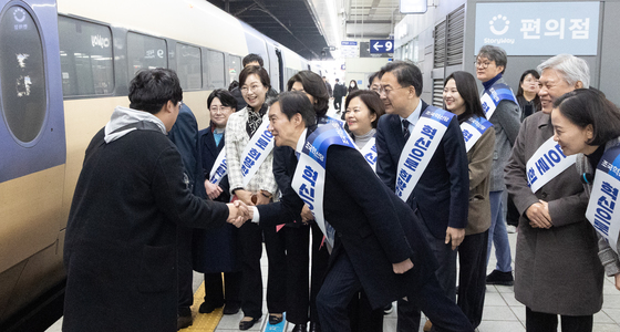 설 귀성 인사하는 조국 대표