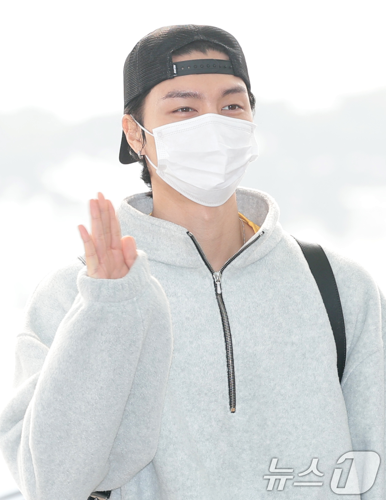 (인천공항=뉴스1) 권현진 기자 = 그룹 NCT 쟈니가 콘서트를 위해 13일 인천공항을 통해 태국 방콕으로 출국하고 있다. 2026.2.13/뉴스1