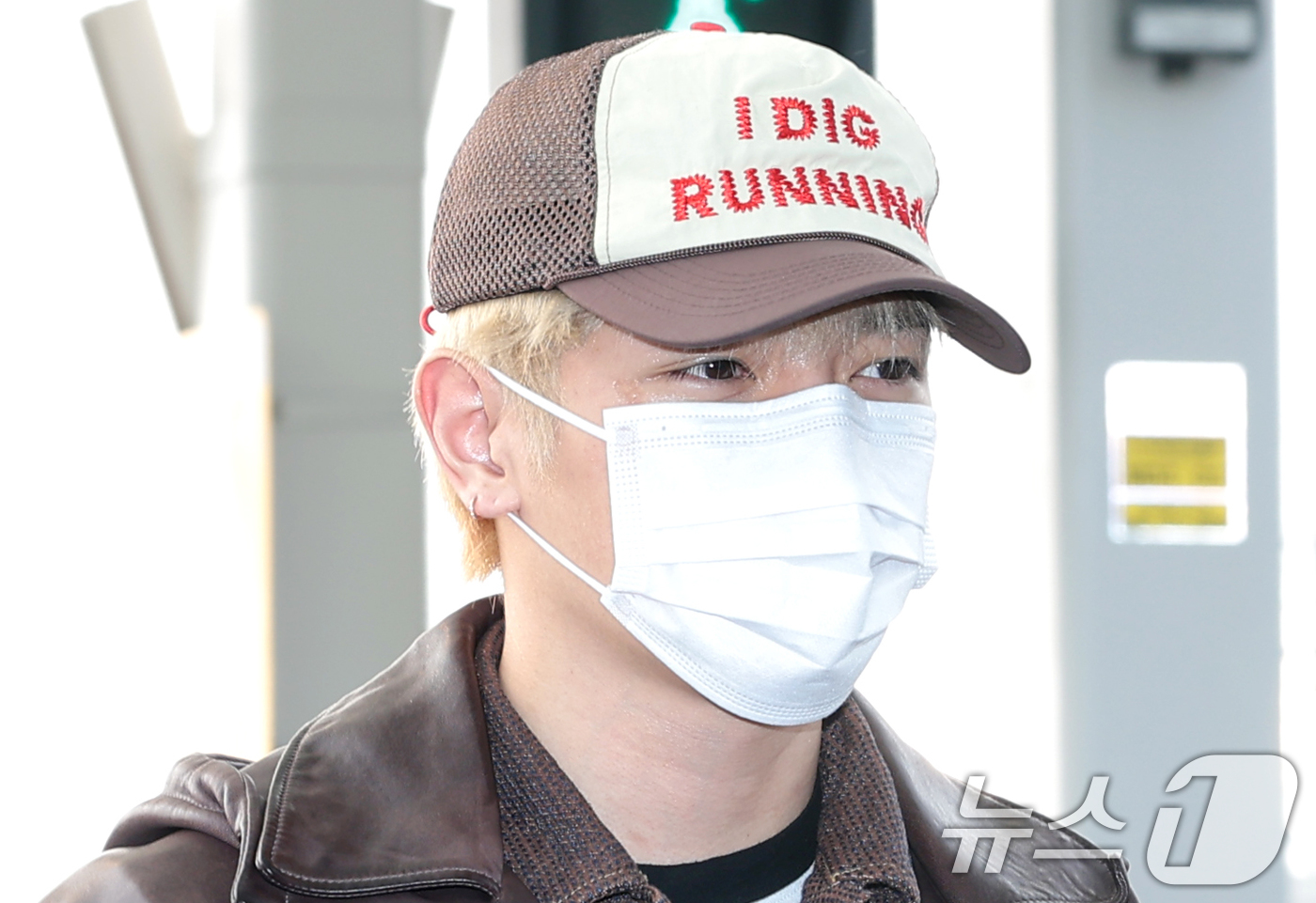 (인천공항=뉴스1) 권현진 기자 = 그룹 NCT 태용이 콘서트를 위해 13일 인천공항을 통해 태국 방콕으로 출국하고 있다. 2026.2.13/뉴스1