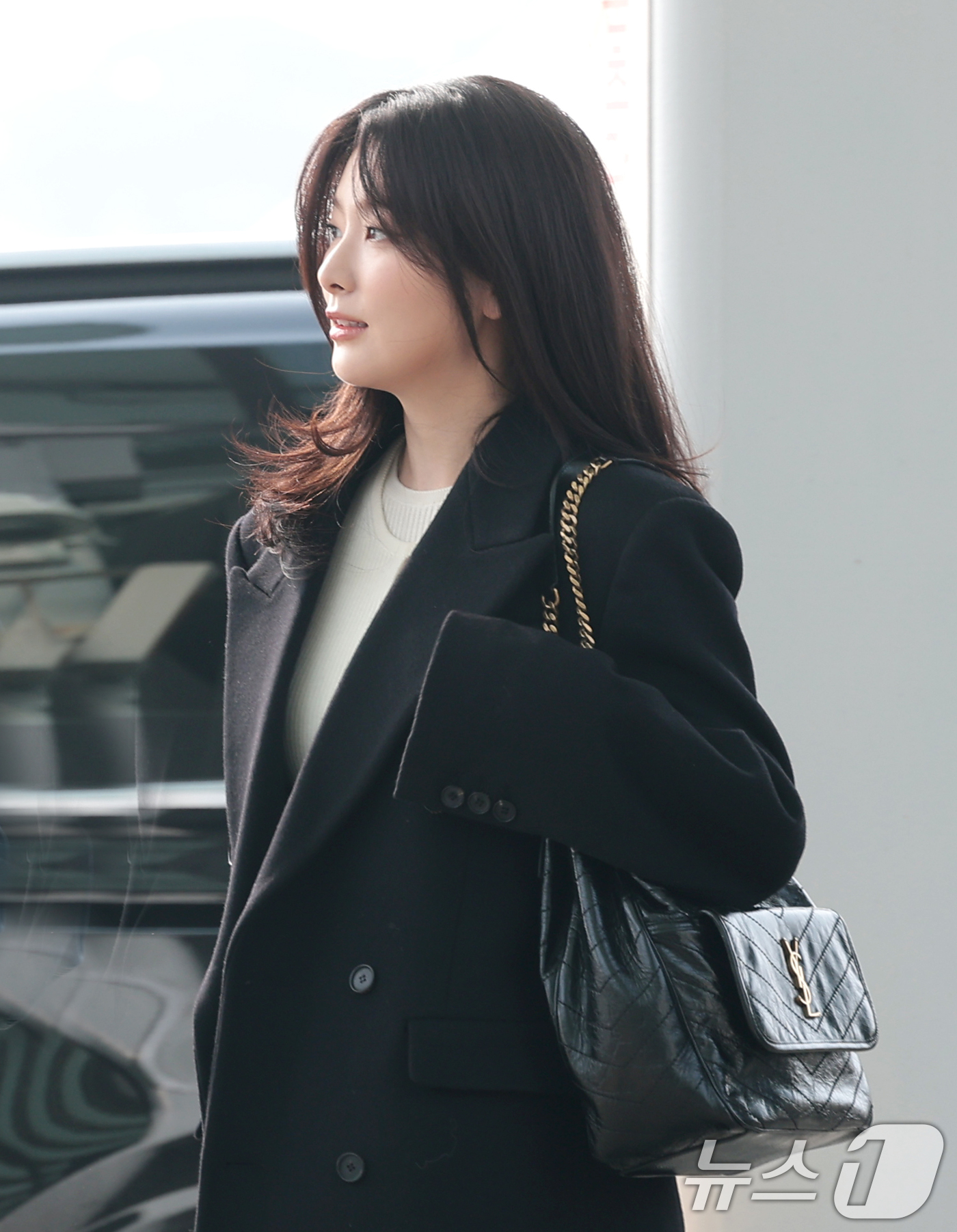 (인천공항=뉴스1) 권현진 기자 = 그룹 레드벨벳 슬기가 콘서트를 위해 13일 인천공항을 통해 태국 방콕으로 출국하고 있다. 2026.2.13/뉴스1