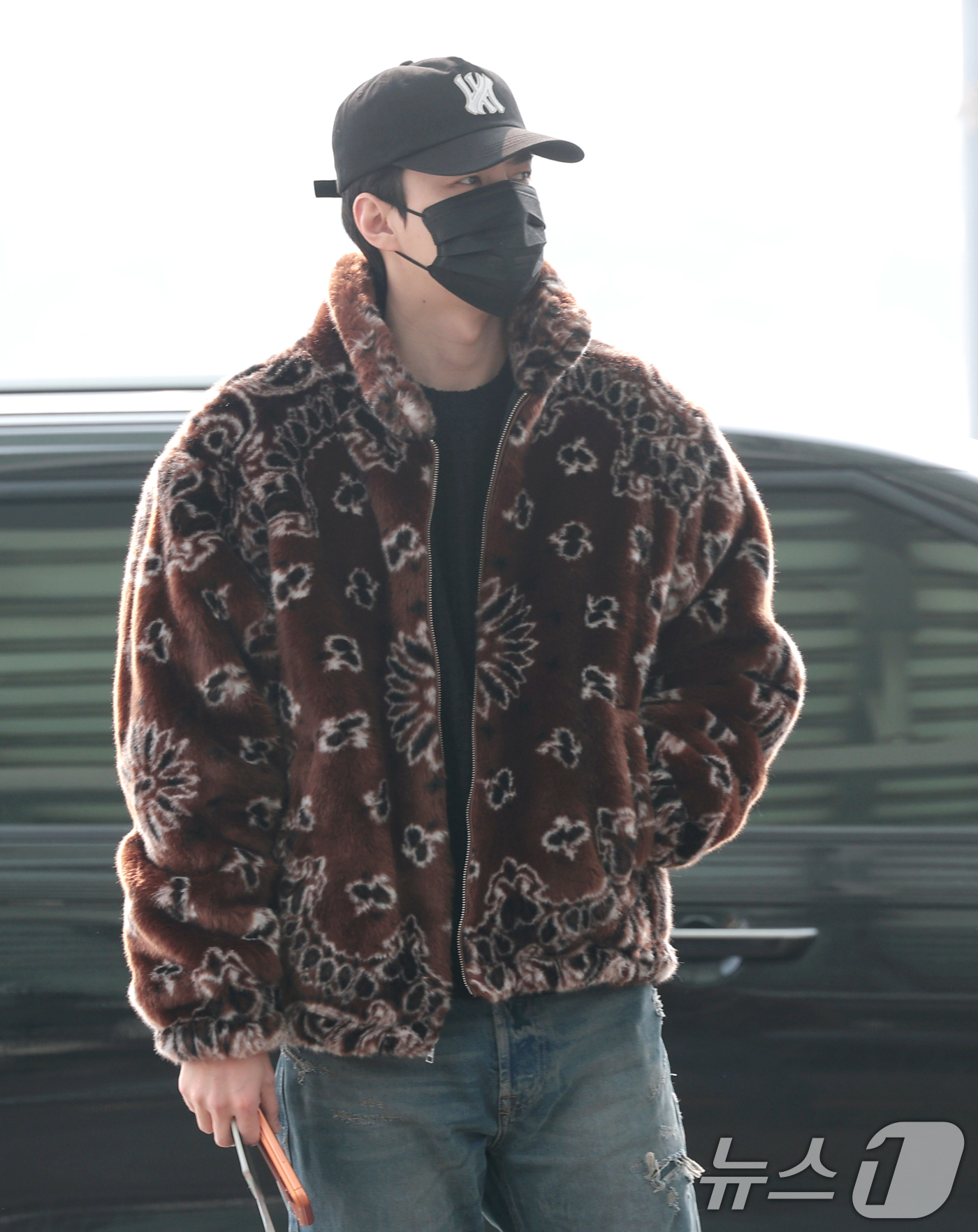 (인천공항=뉴스1) 권현진 기자 = 그룹 엑소 세훈이 콘서트를 위해 13일 인천공항을 통해 태국 방콕으로 출국하고 있다. 2026.2.13/뉴스1