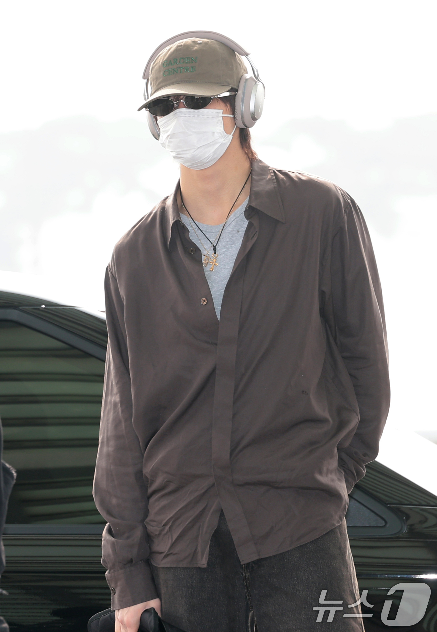 (인천공항=뉴스1) 권현진 기자 = 그룹 라이즈 앤톤이 콘서트를 위해 13일 인천공항을 통해 태국 방콕으로 출국하고 있다. 2026.2.13/뉴스1