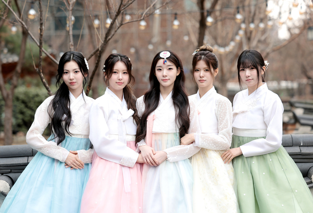 이프아이 "뛰어난 퍼포먼스? 하루 4시간씩 안무 연습" [한복인터뷰]①