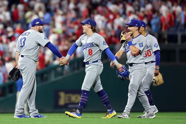 '김혜성 동료' 먼시·에르난데스, 다저스와 1년 더 동행