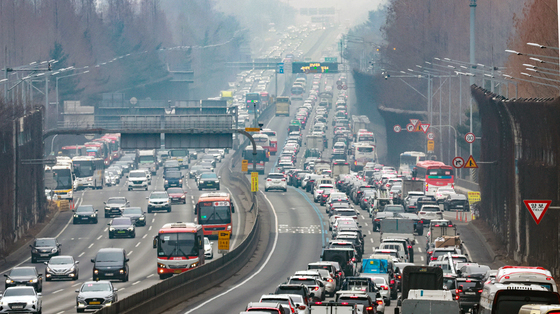 귀성길 오른 차량들