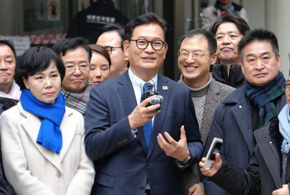 '2심 무죄' 송영길 "민주당 복귀"…정청래 "축하"·이언주 "하루빨리"