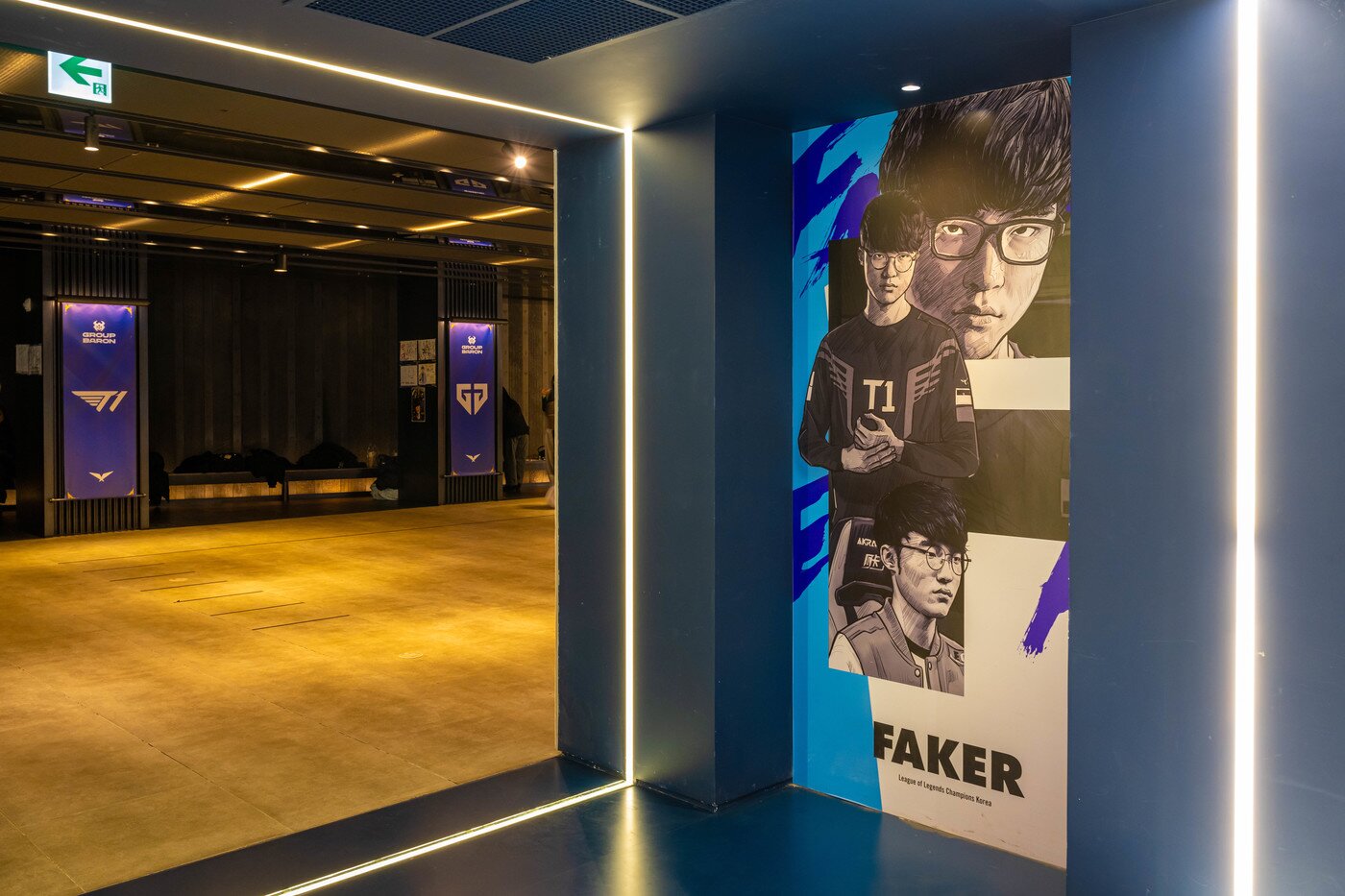 본문 이미지 -  종각 롤파크 벽면에 그려진 페이커 선수(서울관광재단 제공)