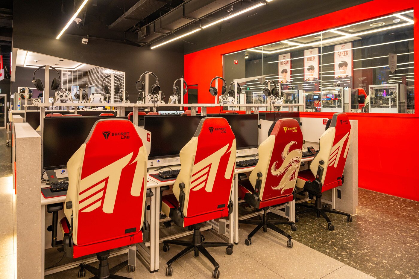 본문 이미지 - T1 베이스캠프 내부(서울관광재단 제공)