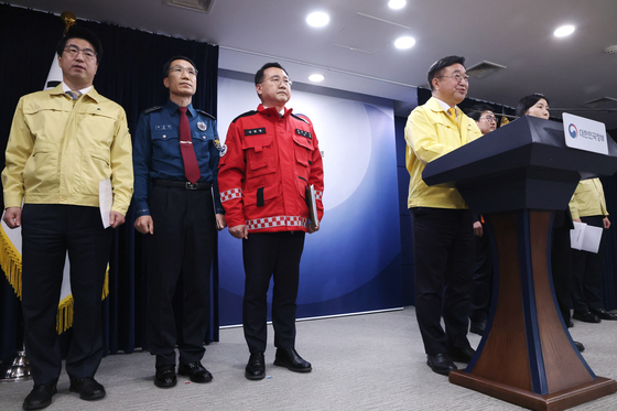 산불방지 대국민 담화문 발표하는 윤호중 장관