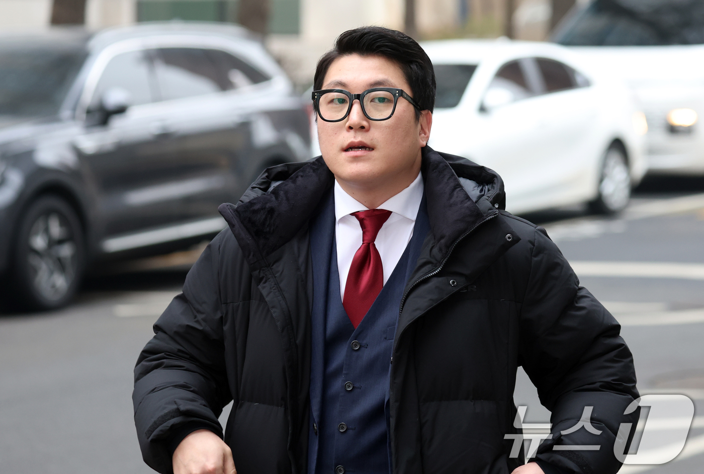 (서울=뉴스1) 김명섭 기자 = 김민석 서울시 강서구 의원이 13일 오후 서울 마포구 서울경찰청 공공범죄수사대에서 강선우 무소속 국회의원과 김용연 전 서울시의원의 정치자금법 위반 …