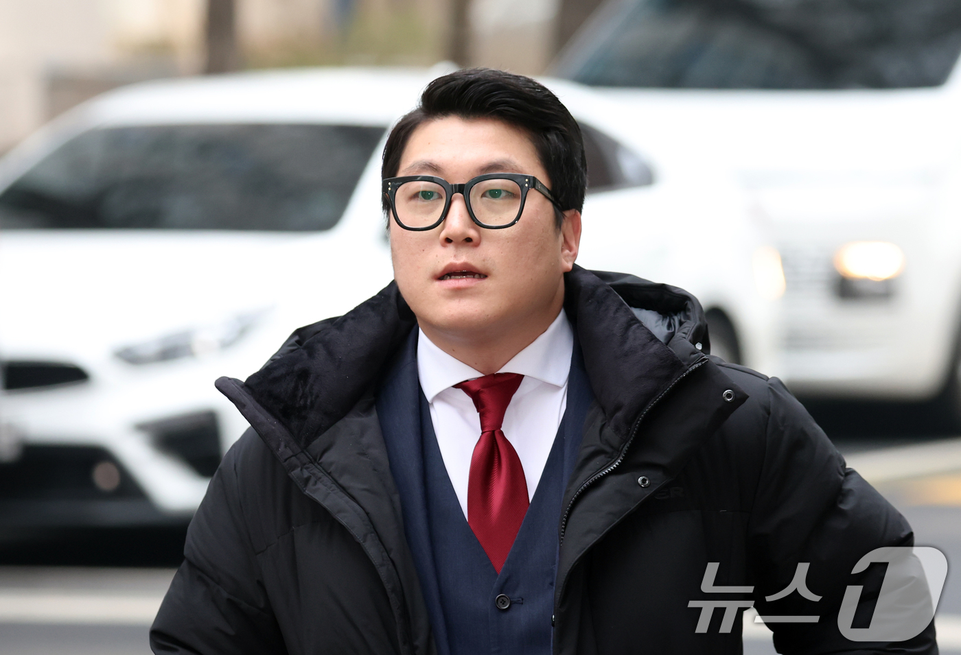 (서울=뉴스1) 김명섭 기자 = 김민석 서울시 강서구 의원이 13일 오후 서울 마포구 서울경찰청 공공범죄수사대에서 강선우 무소속 국회의원과 김용연 전 서울시의원의 정치자금법 위반 …