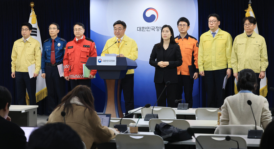 산불 비상…성묘 때 라이터 금지, 담배 피우면 과태료 70만원(종합)