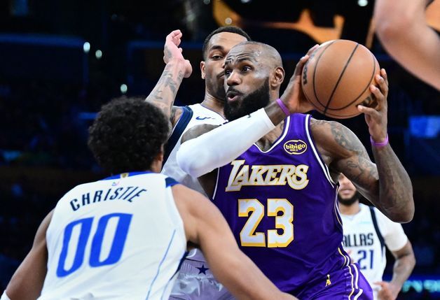 '41세 44일' 르브론, 23년 만에 NBA 최고령 트리플더블 경신