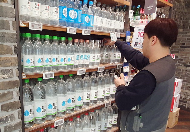 "고물가 시대"…병소주보다 가성비 높은 페트소주가 더 잘 팔린다