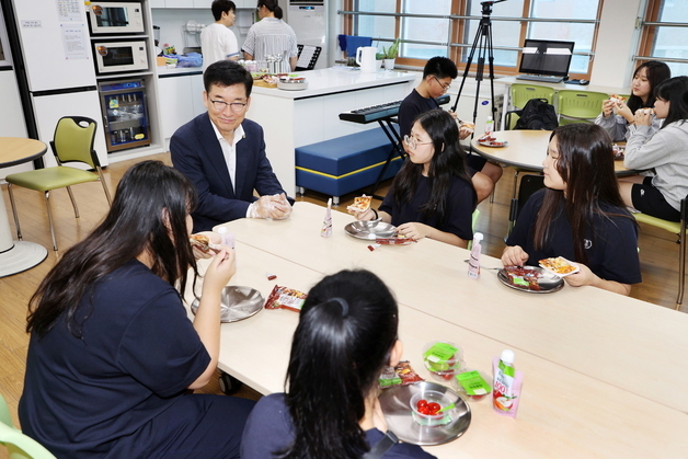 윤건영 충북교육감 "아침 간편식 제공사업 확대하겠다"