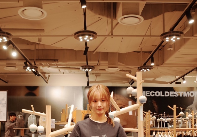 한로로, 더콜디스트모먼트 부산 팝업 깜짝 방문…팬들과 뜻깊은 만남