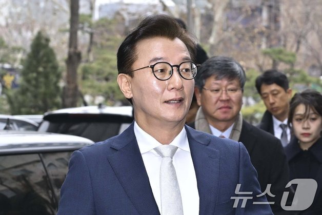 잠행 끝낸 전재수, 링 위에 오르나…민주당 부산시장 경선 '후끈'